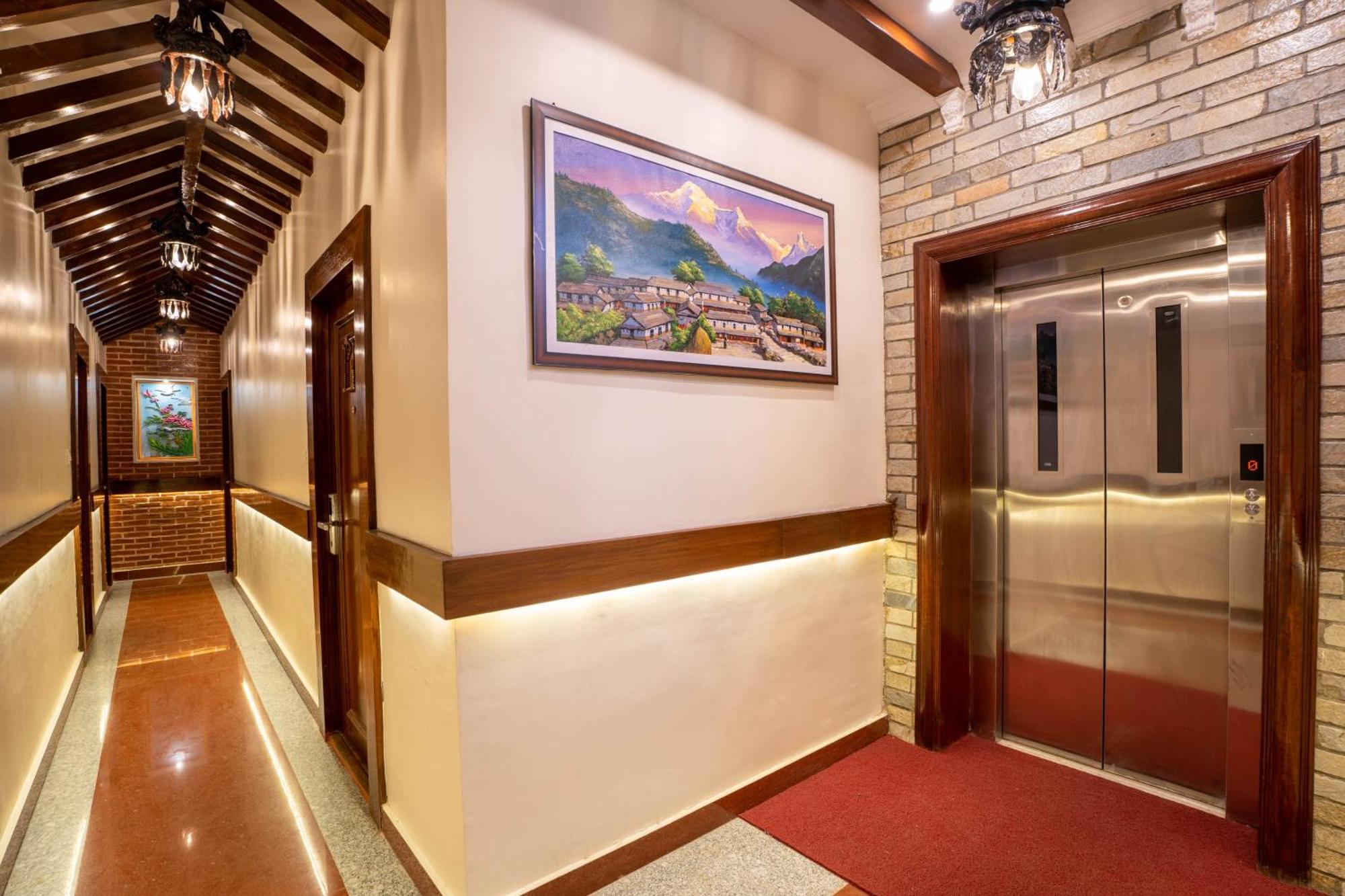 Airport Himalaya Boutique Hotel *